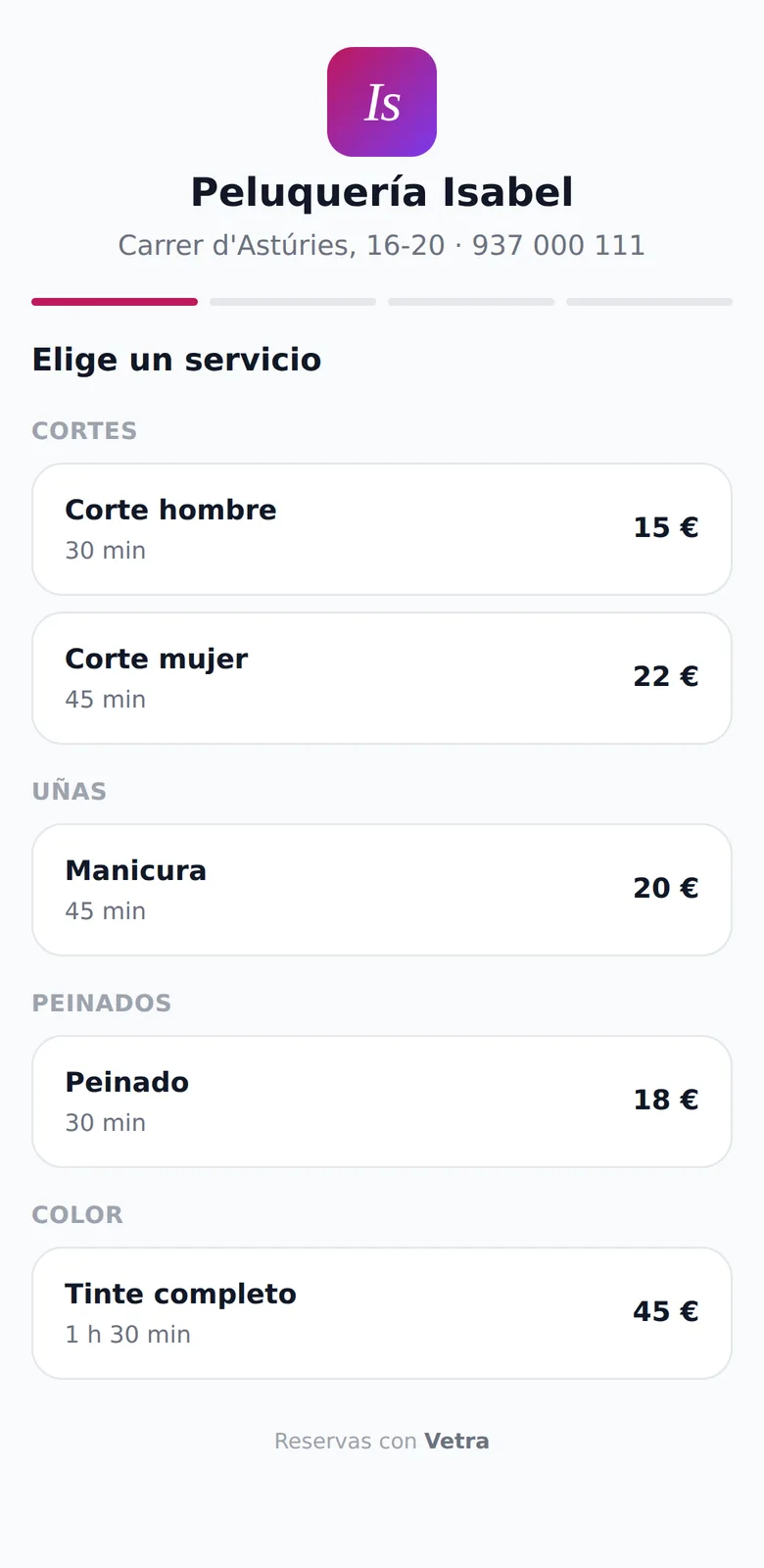 Página de reserva online de la peluquería en el móvil: el cliente elige el servicio y ve precio y duración.